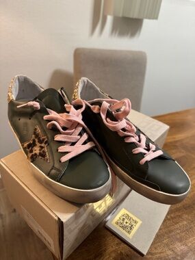 Golden Goose Olive Green Low-Top Sneakers with Pink Laces and Leopard Star